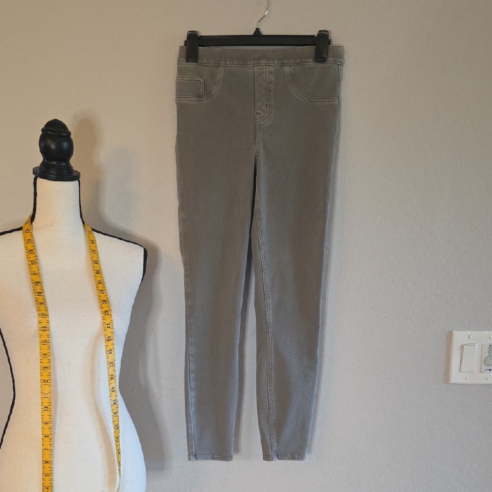 SPANX Slim Pull-On Jeans/Leggings in Gray Size Med Great Gor Casual Outings